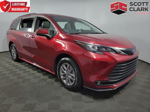 2025 Toyota Sienna XLE