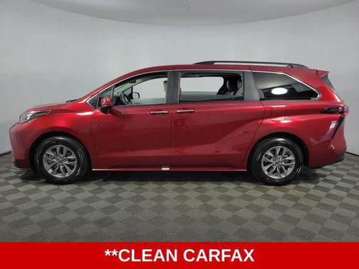 2025 Toyota Sienna XLE