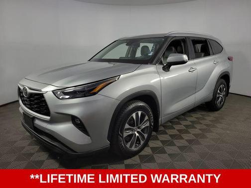 Celestial Silver Metallic 2022 Toyota Highlander XLE