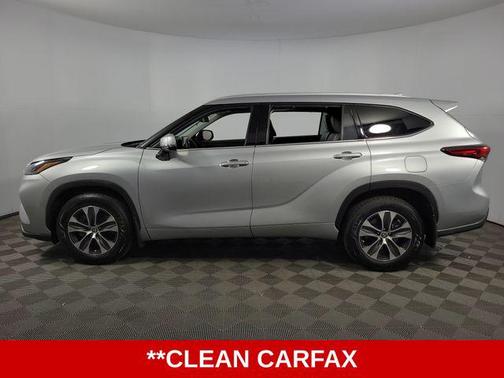 Celestial Silver Metallic 2022 Toyota Highlander XLE