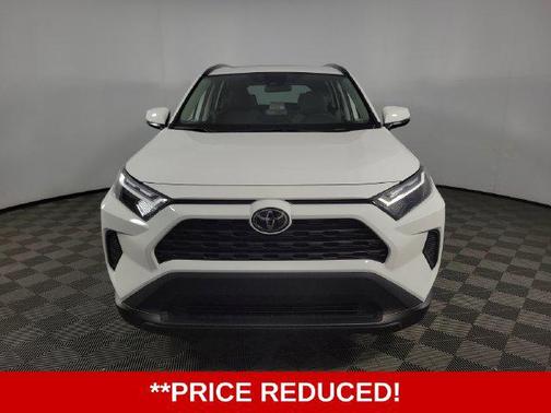 Ice Cap 2024 Toyota RAV4 XLE