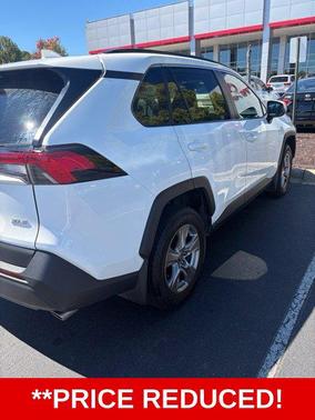 Ice Cap 2024 Toyota RAV4 XLE