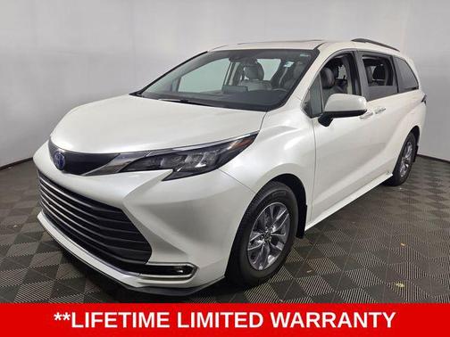 2024 Toyota Sienna XLE