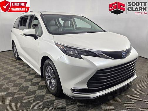 2024 Toyota Sienna XLE