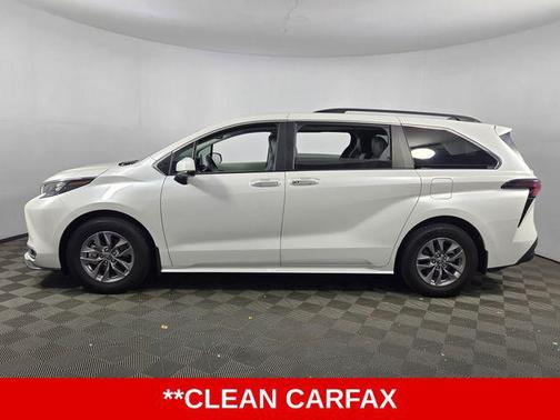 2024 Toyota Sienna XLE