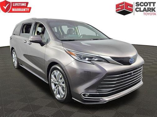 2022 Toyota Sienna Platinum