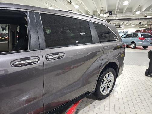 2022 Toyota Sienna Platinum