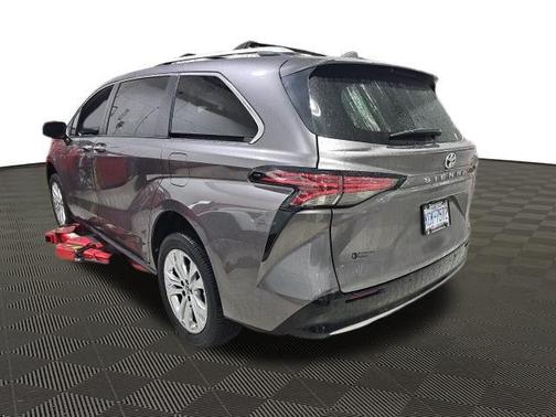 2022 Toyota Sienna Platinum
