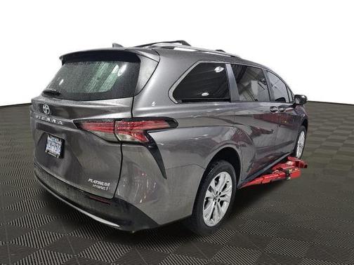 2022 Toyota Sienna Platinum