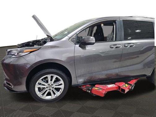 2022 Toyota Sienna Platinum