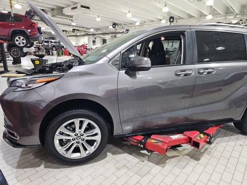 2022 Toyota Sienna Platinum