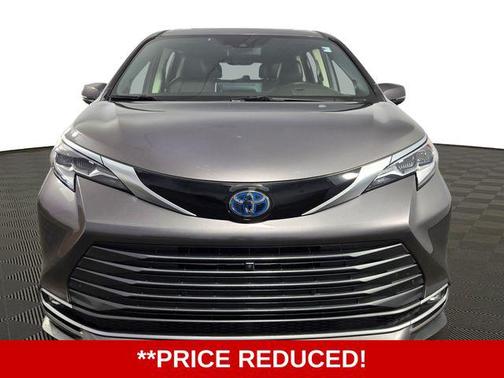 2022 Toyota Sienna Platinum