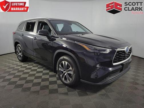 Midnight Black Metallic 2023 Toyota Highlander Hybrid XLE