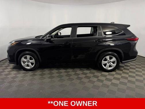 Midnight Black Metallic 2023 Toyota Highlander L