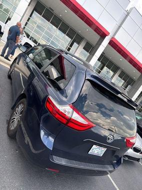 2019 Toyota Sienna XLE