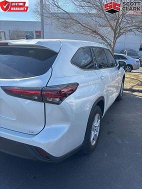 Wind Chill Pearl 2024 Toyota Highlander LE