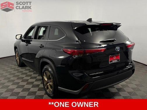 2022 Toyota Highlander Hybrid XLE