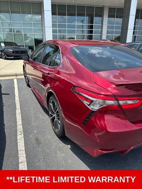 Pearl 2018 Toyota Camry SE