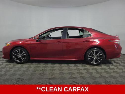 Pearl 2018 Toyota Camry SE