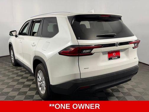 Pearl 2025 Toyota Grand Highlander XLE