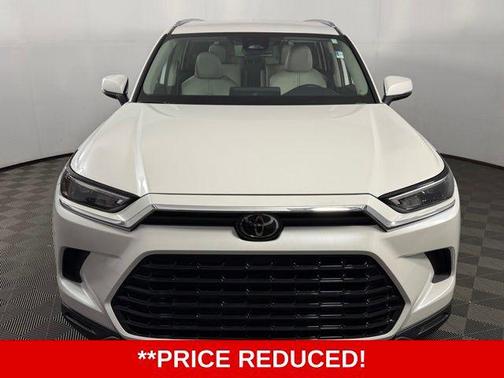 Pearl 2025 Toyota Grand Highlander XLE
