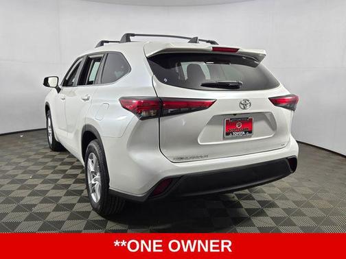 Wind Chill Pearl 2023 Toyota Highlander LE