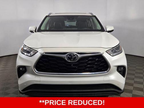 Pearl 2023 Toyota Highlander Limited