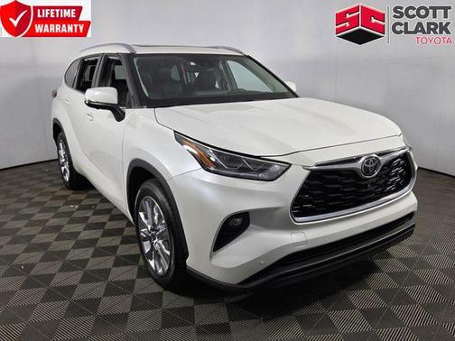 Pearl 2023 Toyota Highlander Limited