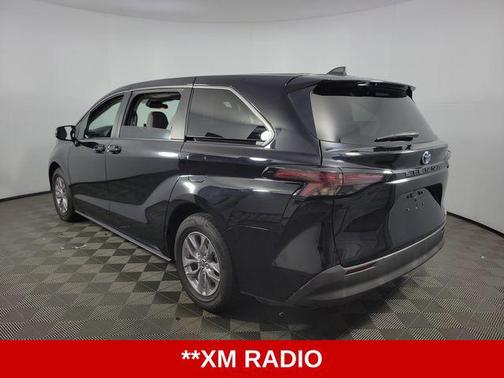 2024 Toyota Sienna LE
