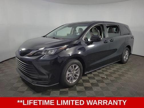 2024 Toyota Sienna LE