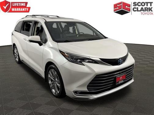 2024 Toyota Sienna Platinum 7 Passenger