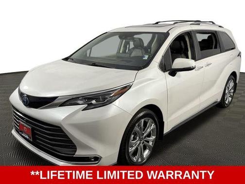 2024 Toyota Sienna Platinum 7 Passenger