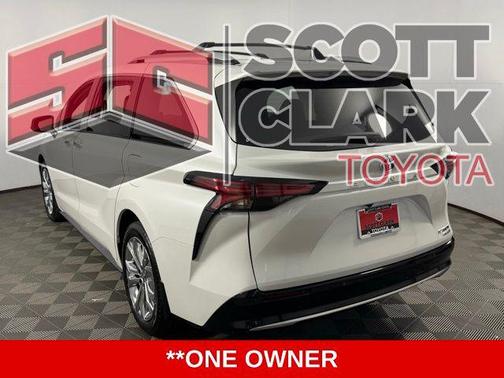 2024 Toyota Sienna Platinum 7 Passenger