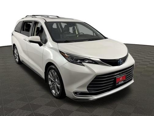 2024 Toyota Sienna Platinum 7 Passenger