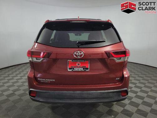 Salsa Red Pearl 2019 Toyota Highlander SE