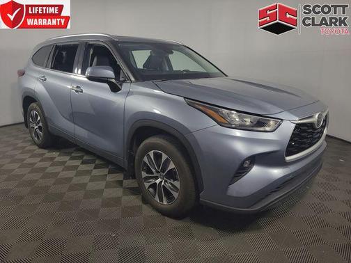 Moon Dust 2020 Toyota Highlander XLE