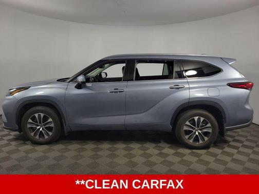 Moon Dust 2020 Toyota Highlander XLE