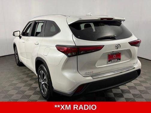 Wind Chill Pearl 2023 Toyota Highlander XLE