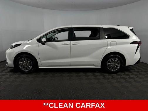 2024 Toyota Sienna LE