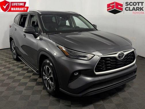 Magnetic Gray Metallic 2023 Toyota Highlander XLE