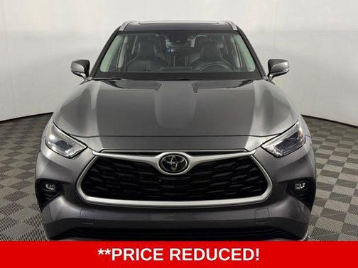 Magnetic Gray Metallic 2023 Toyota Highlander XLE