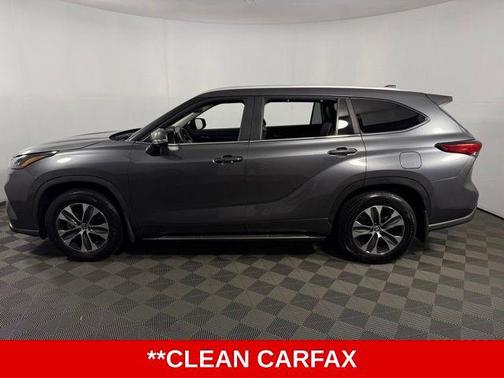 Magnetic Gray Metallic 2023 Toyota Highlander XLE