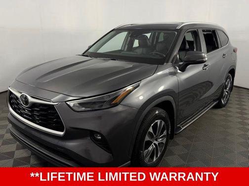 Magnetic Gray Metallic 2023 Toyota Highlander XLE