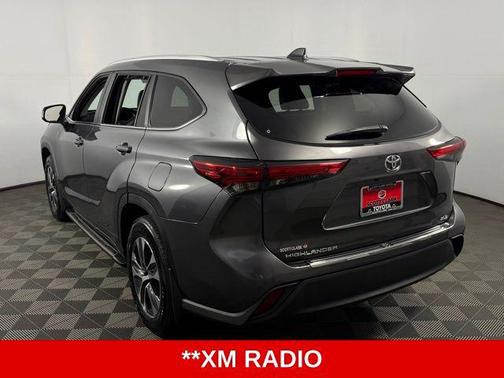 Magnetic Gray Metallic 2023 Toyota Highlander XLE