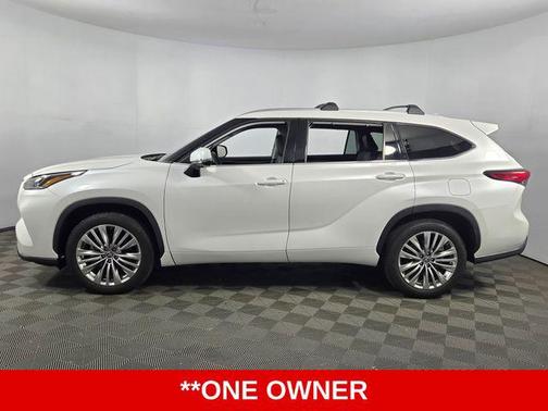 2023 Toyota Highlander Hybrid Platinum
