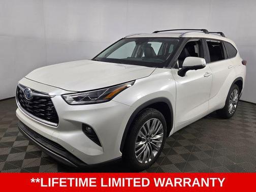2023 Toyota Highlander Hybrid Platinum