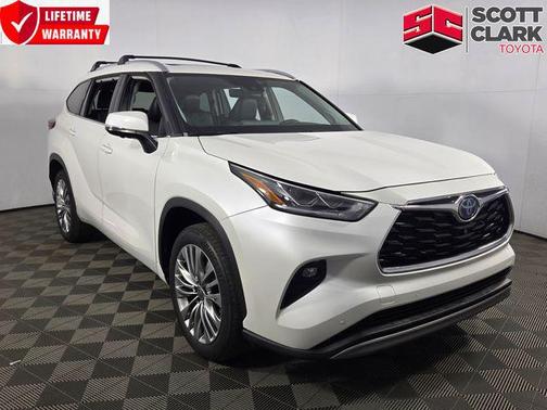 2023 Toyota Highlander Hybrid Platinum