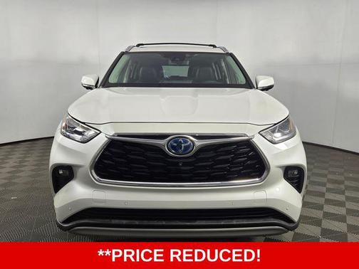 2023 Toyota Highlander Hybrid Platinum