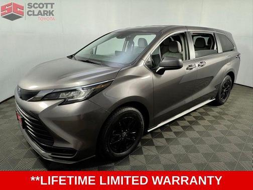 2023 Toyota Sienna LE
