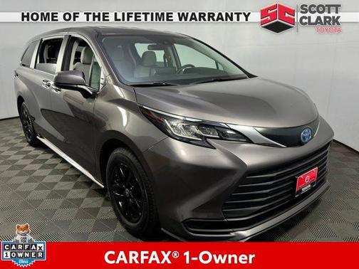 2023 Toyota Sienna LE